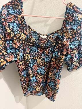 A New Approach Petite Women's Floral Square Neck Smocked Puff Sleeve Top